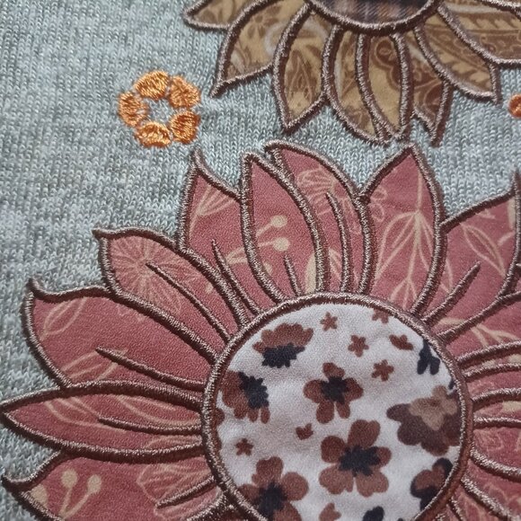 Truself Women's Short Sleeve Tee Sunflowers L Gray - Picture 3 of 5